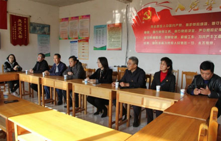 千赢国际信息到历城区柳埠街道办长岭村开展联合党建和爱心捐赠活动